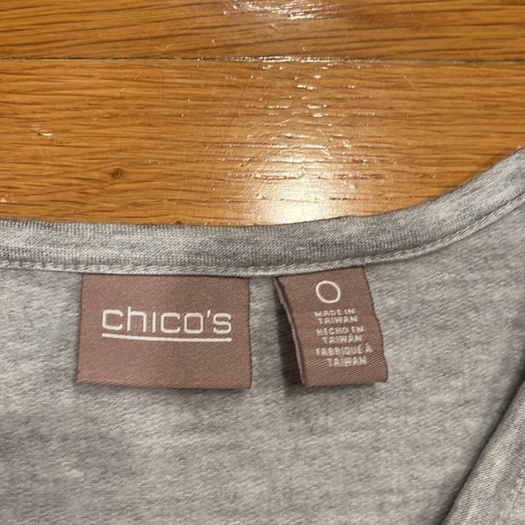 Chico’s gray 3/4 sleeve top with one front pocket size 0(XS). - Picture 2 of 7